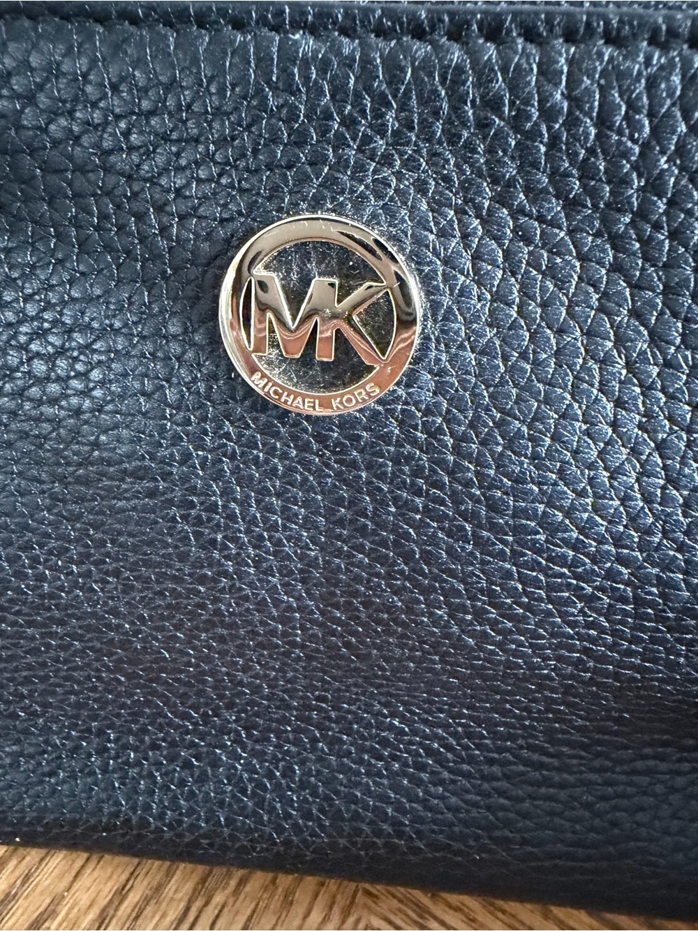 Micheal Kors Fulton black pebble Leather Wristlet Clutch with Gold Accent in EUC - Picture 2 of 8